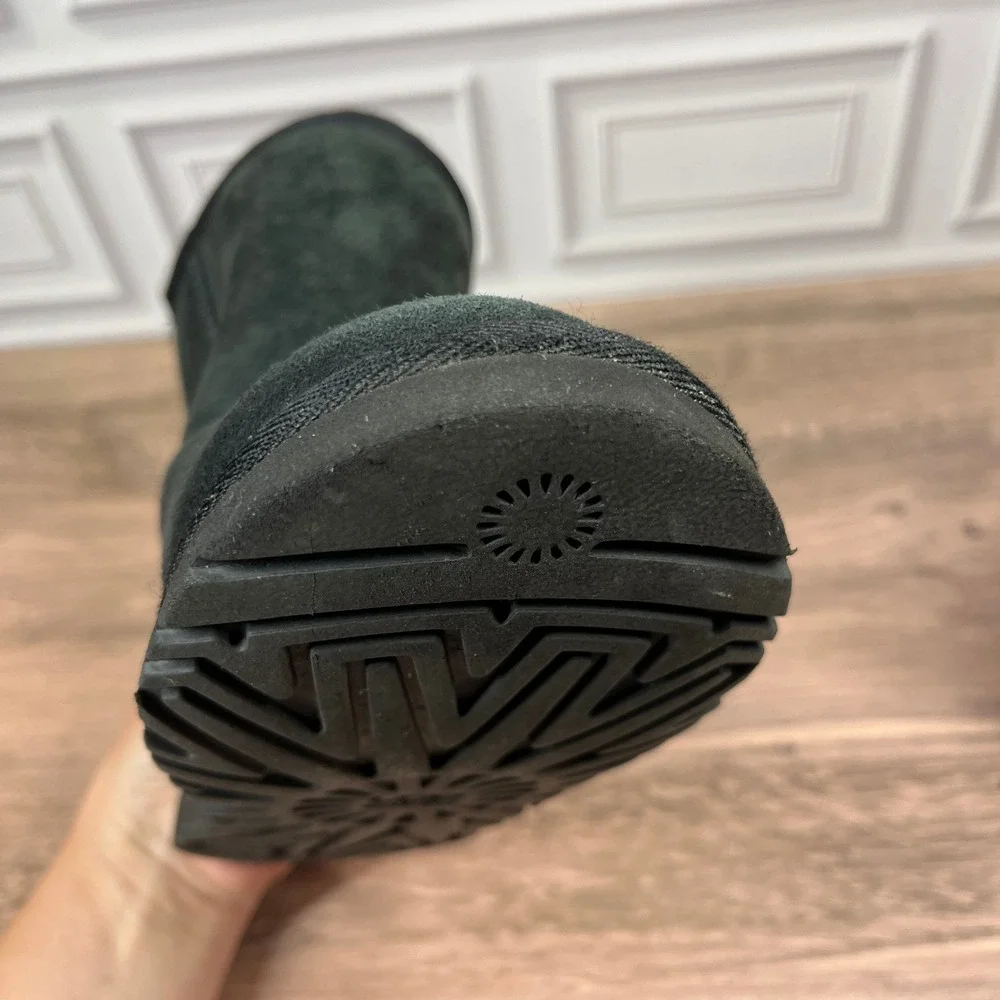 UGG Classic Short II Kids Black Suede Shearling Winter Boots 5251 Size 4